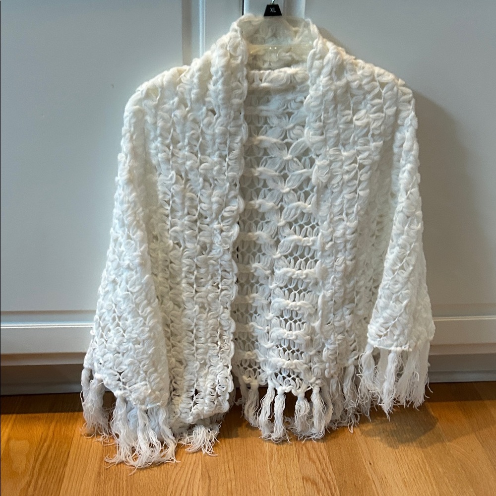 Vintage Elegant White Shawl